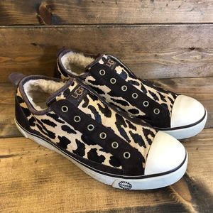UGG Slip On Women’s Sneakers Size 9 Animal Print No Lace Sheepskin Lined